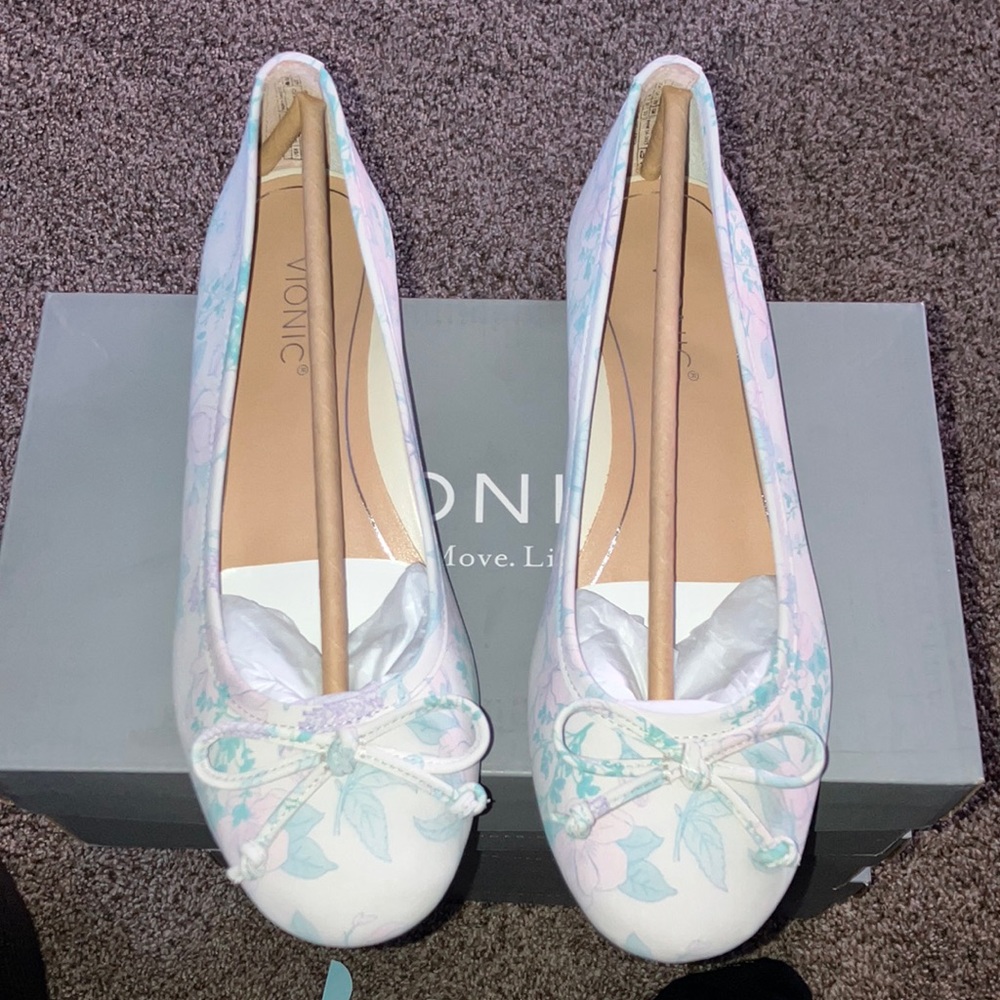 Vionic Callisto flats